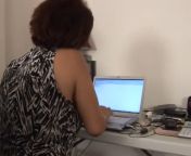 Начальница в офисе занимается бондажем с подчинённой